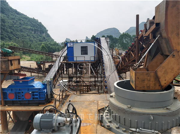 對(duì)輥破碎機(jī)用戶現(xiàn)場